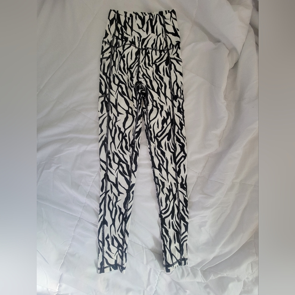 Zyia Active Zebra Print Leggings with Pockets Size 0